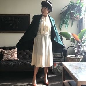 Vintage cream dress frilly collar